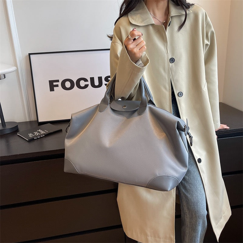 The Commuter Tote | Lightweight Nylon Barrel Bag | Effortlessly Global