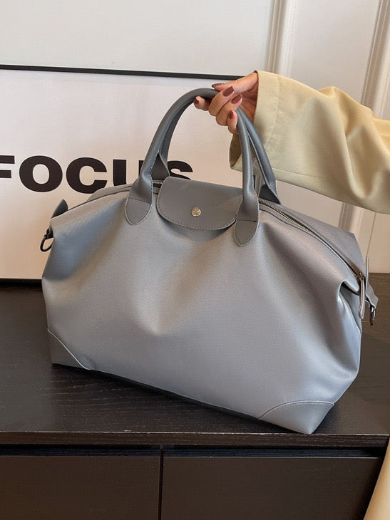 The Commuter Tote | Lightweight Nylon Barrel Bag | Effortlessly Global